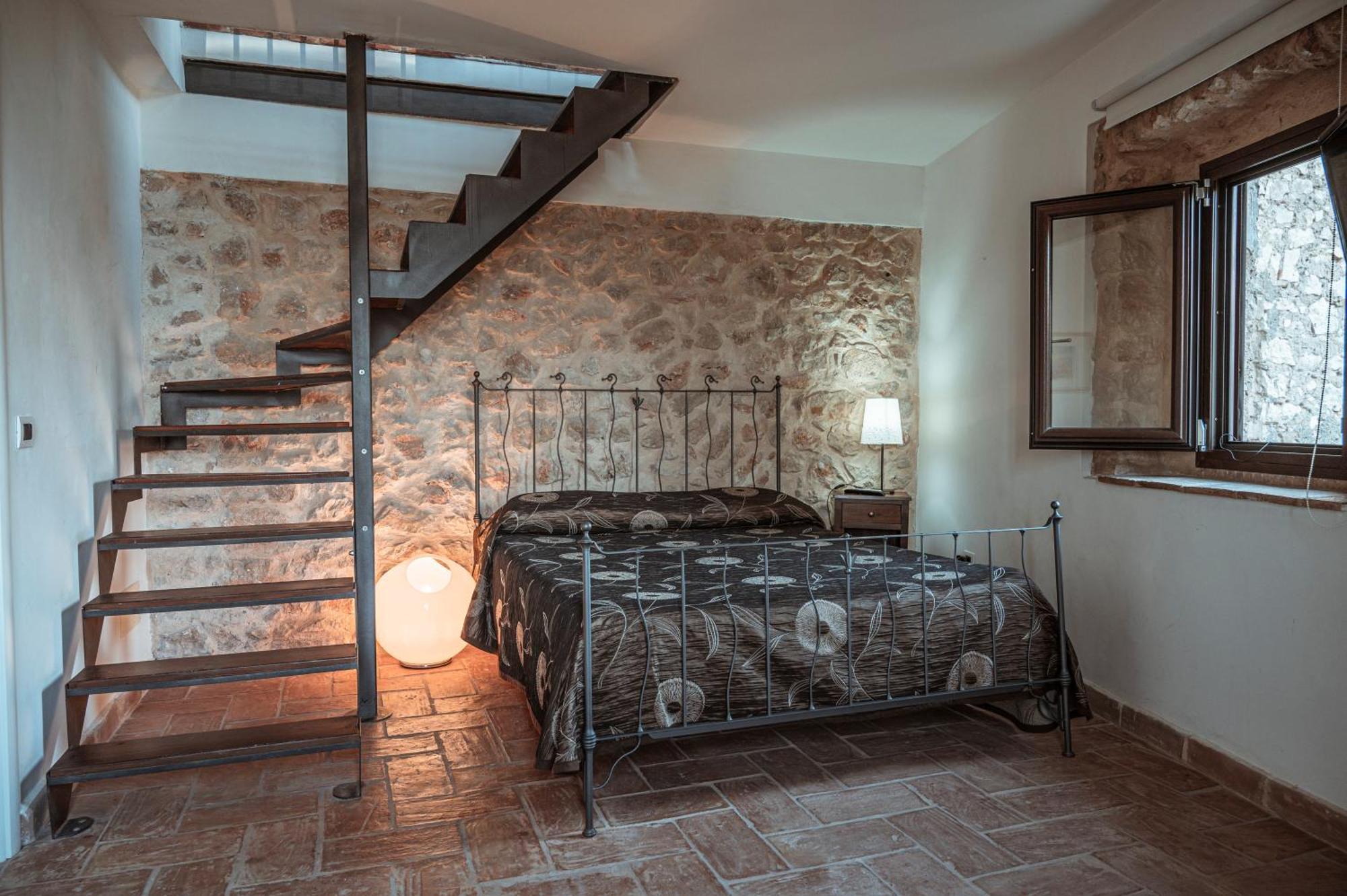 Locanda Persei Bed & Breakfast Prossedi Luaran gambar